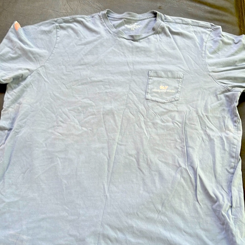 Men’s vineyard vines tee
